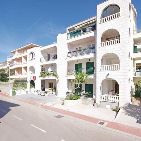 Cozy Apartment In Makarska With Kitchen Экстерьер фото