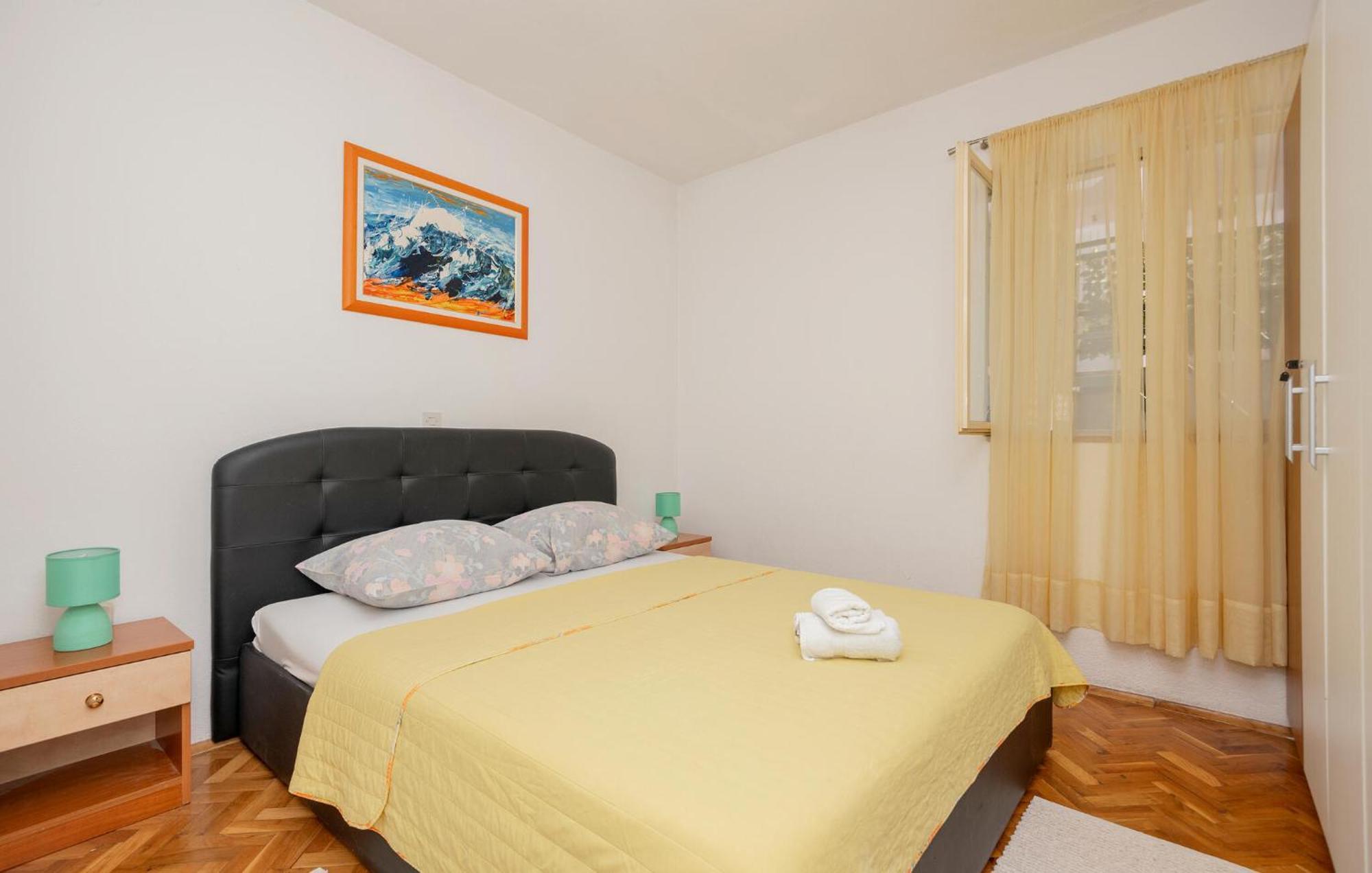 Cozy Apartment In Makarska With Kitchen Экстерьер фото