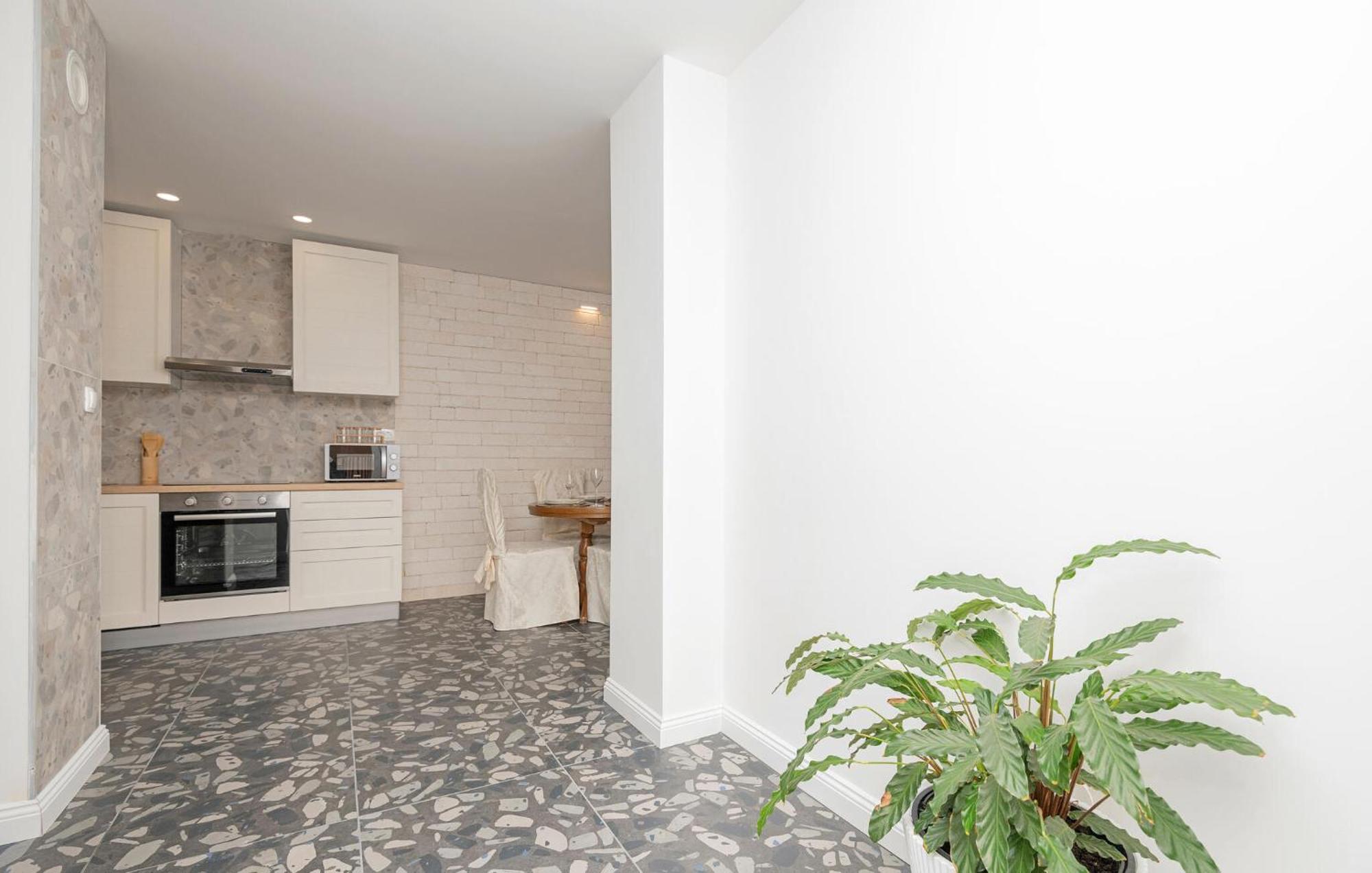 Cozy Apartment In Makarska With Kitchen Экстерьер фото