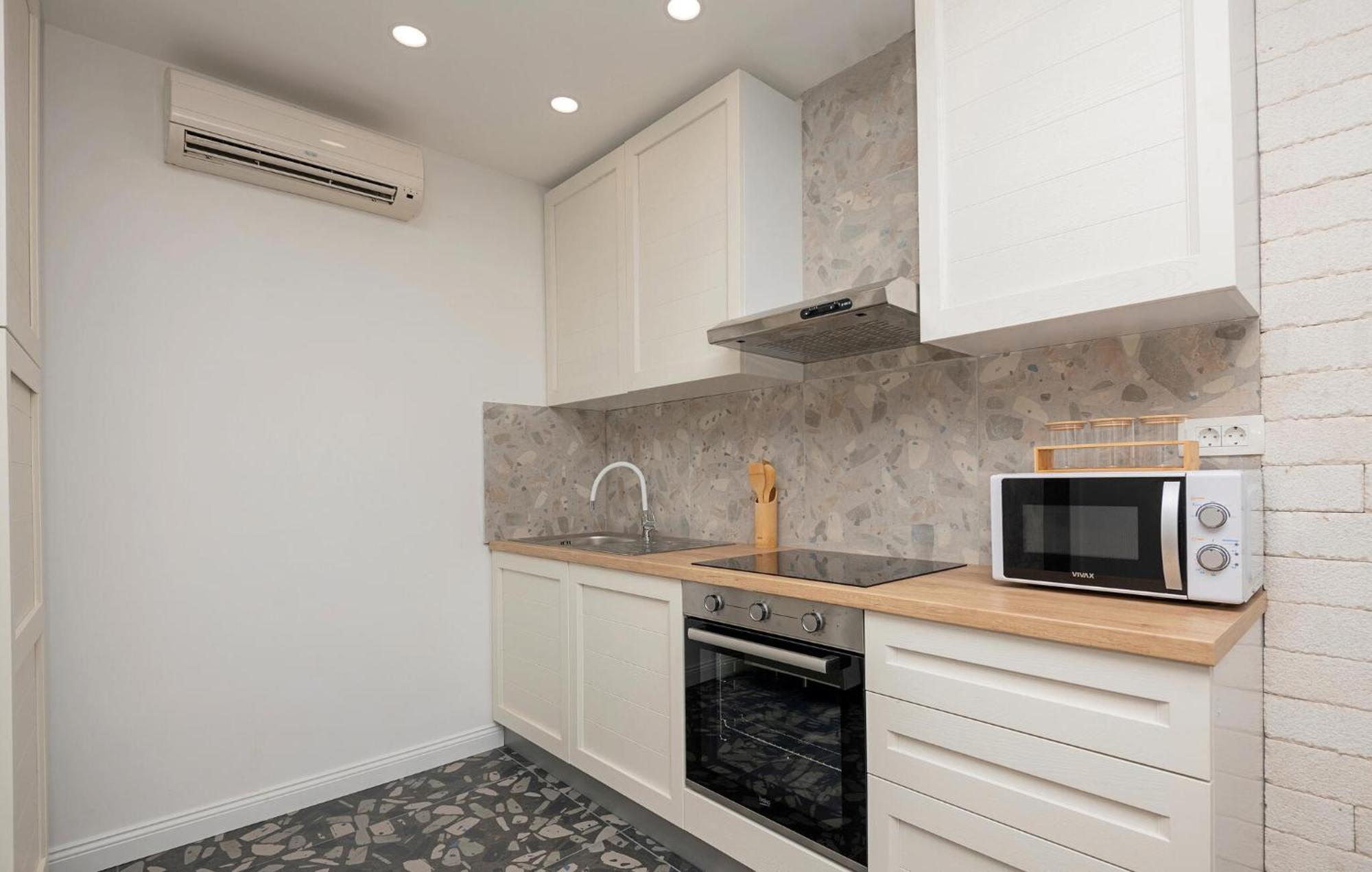 Cozy Apartment In Makarska With Kitchen Экстерьер фото