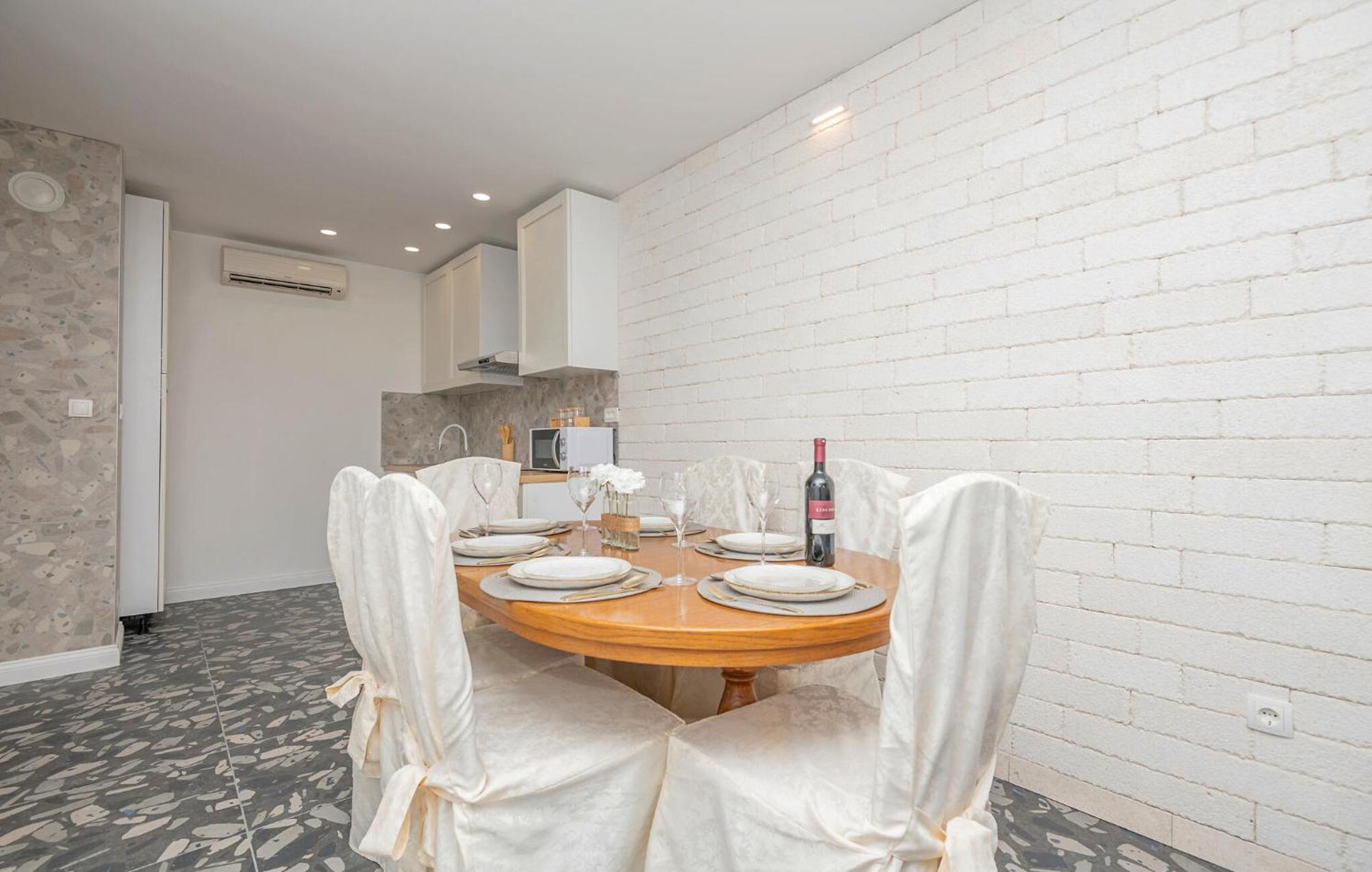 Cozy Apartment In Makarska With Kitchen Экстерьер фото