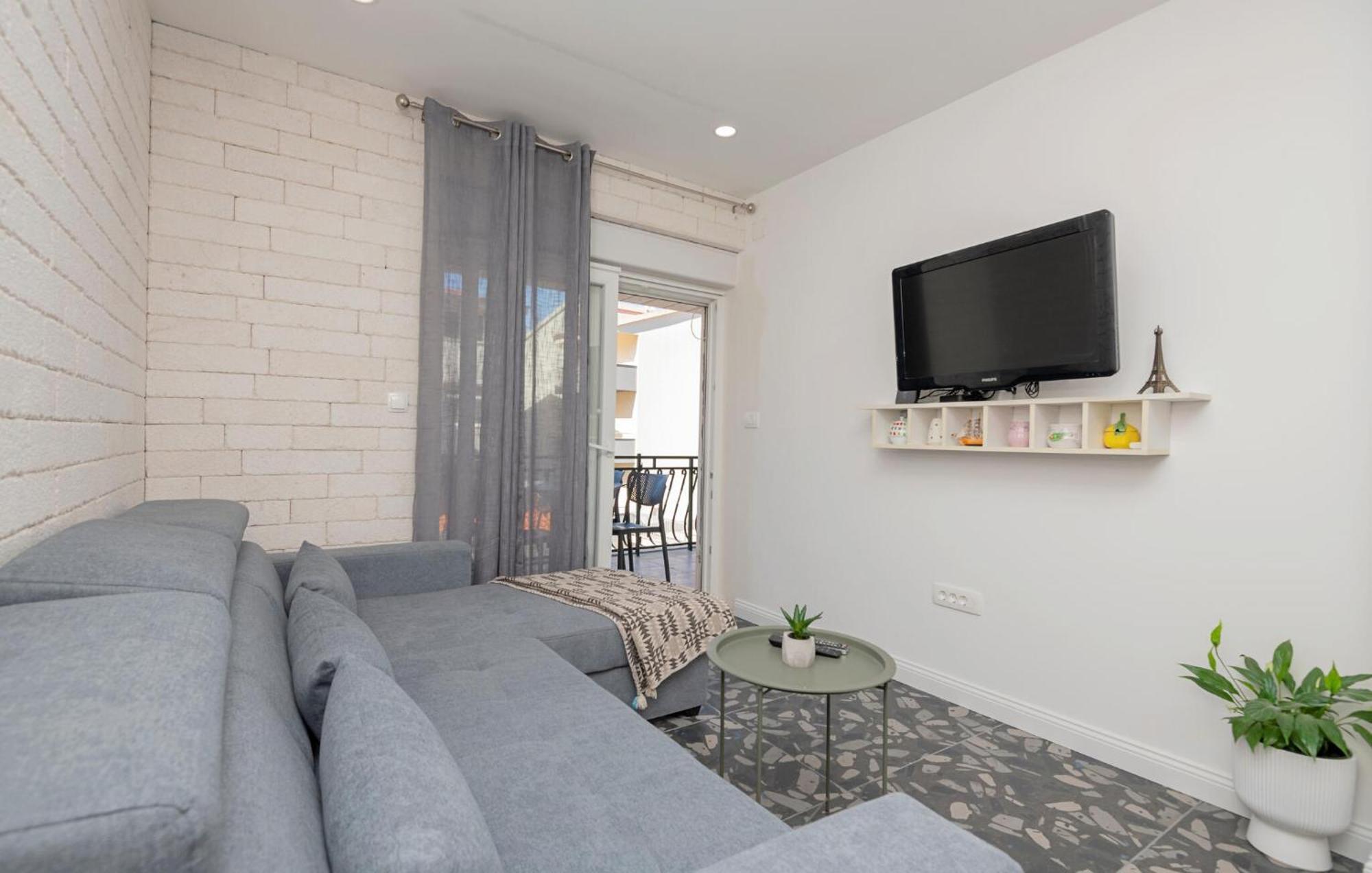 Cozy Apartment In Makarska With Kitchen Экстерьер фото