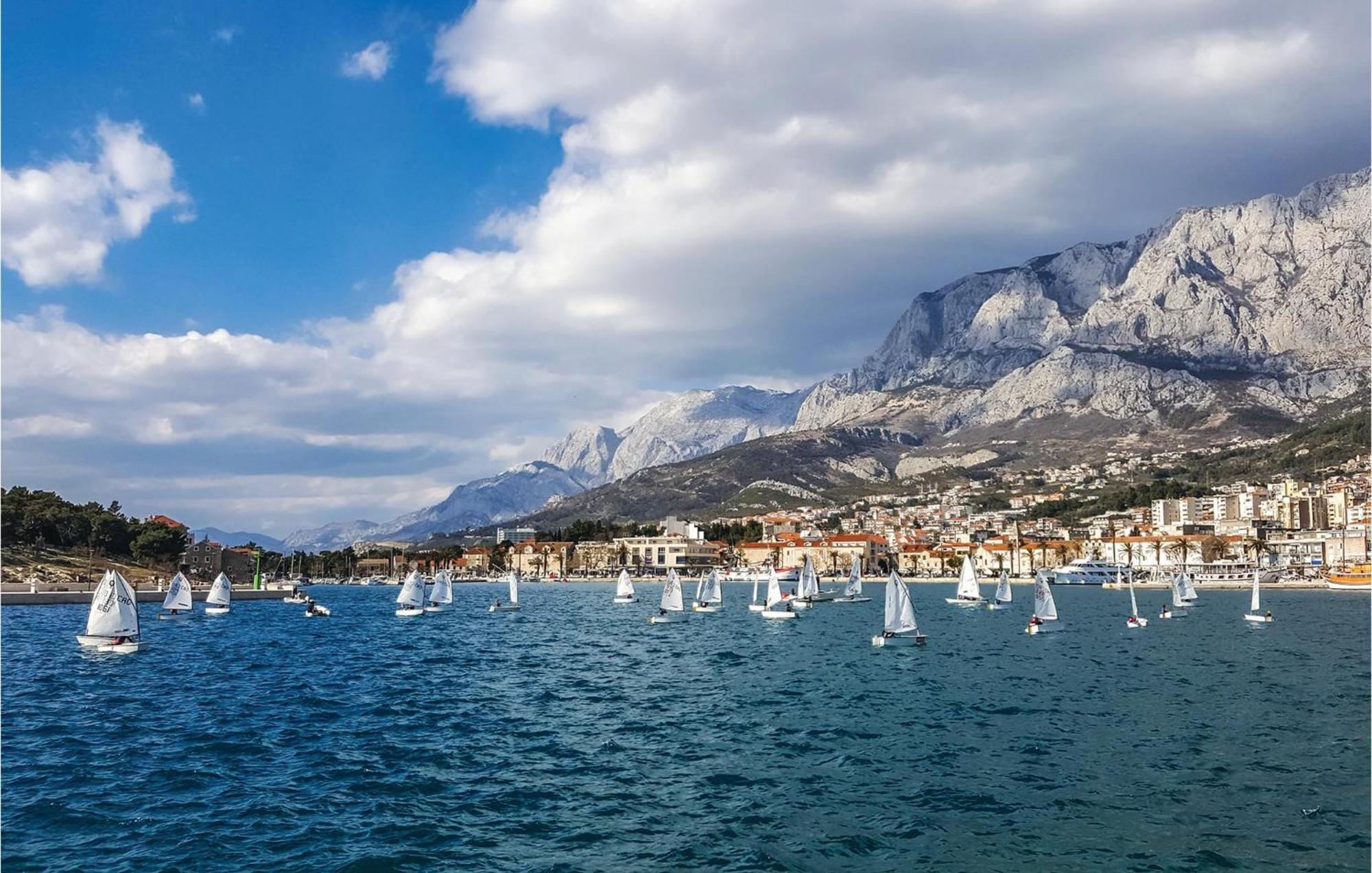 Cozy Apartment In Makarska With Kitchen Экстерьер фото