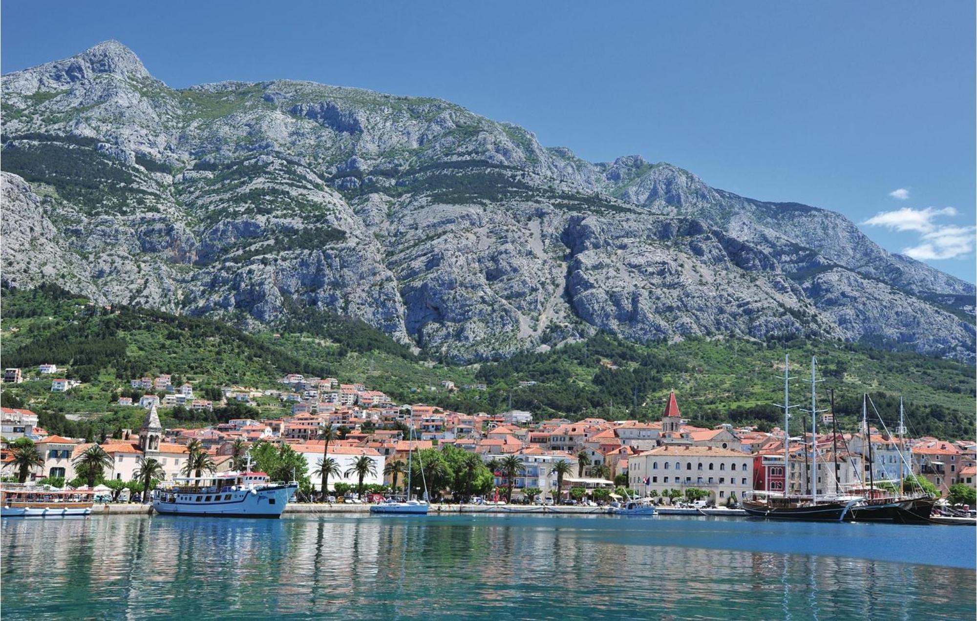 Cozy Apartment In Makarska With Kitchen Экстерьер фото